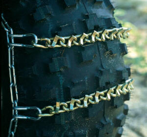25x10.00-12 Schneeketten zum Bsp: Titan AT489