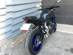 Échappement Yamaha MT-07 dans le carbone GP style