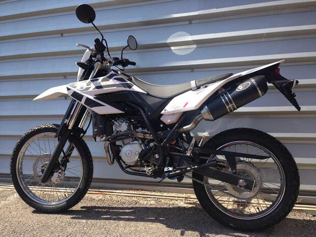 Auspuff für Aprilia SX 125 / Derbi Terra Adventure / UM DRS 17-18