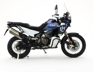 Schutz für den hinteren Bremsflüssigkeitsbehälter. Gebürsteter Edelstahl