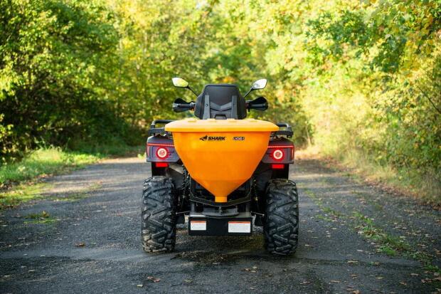 Salzstreuer Schleuderstreuer Shark Streuer 100 KG ATV/UTV